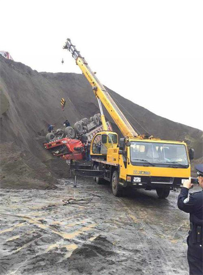 江陵上犹道路救援